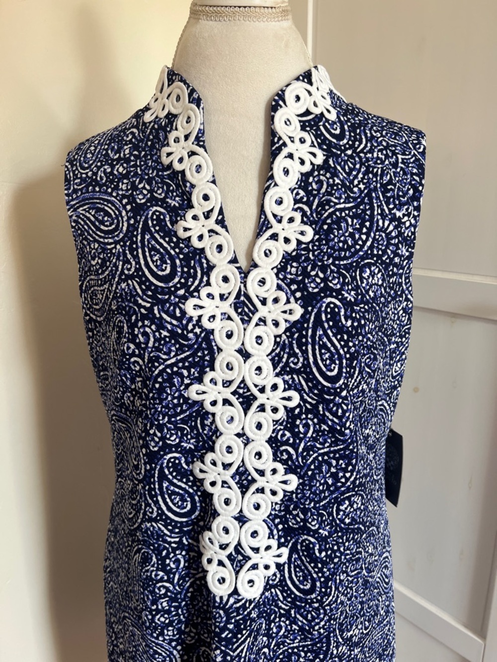 NWT Vince Camuto Navy and White Paisley Lace Statement Trim Shift Dress 12 - Picture 2 of 11